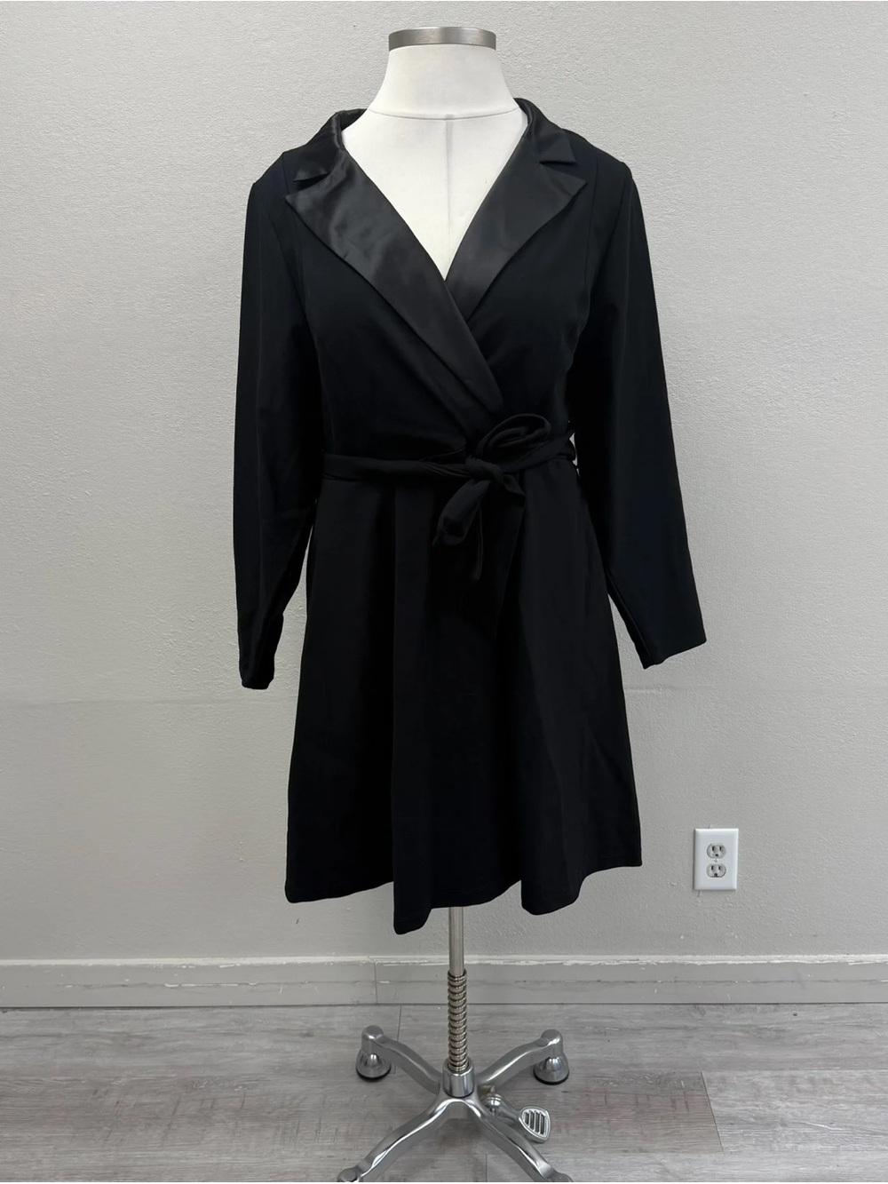 Torrid Black Long Sleeve Tuxedo Dress - Size 24